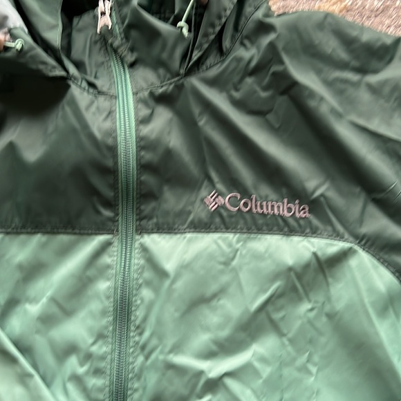 Columbia packable jacket - Picture 2 of 8